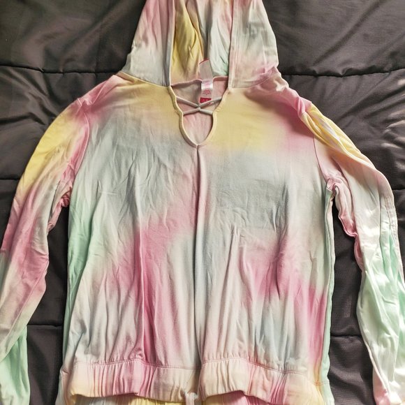 No Boundaries Tops - Large tie dye with hood
